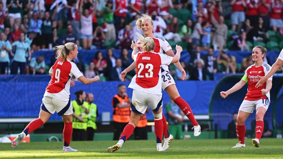 Arsenal 'rouba' feito histórico ao Barcelona e vence Champions feminina