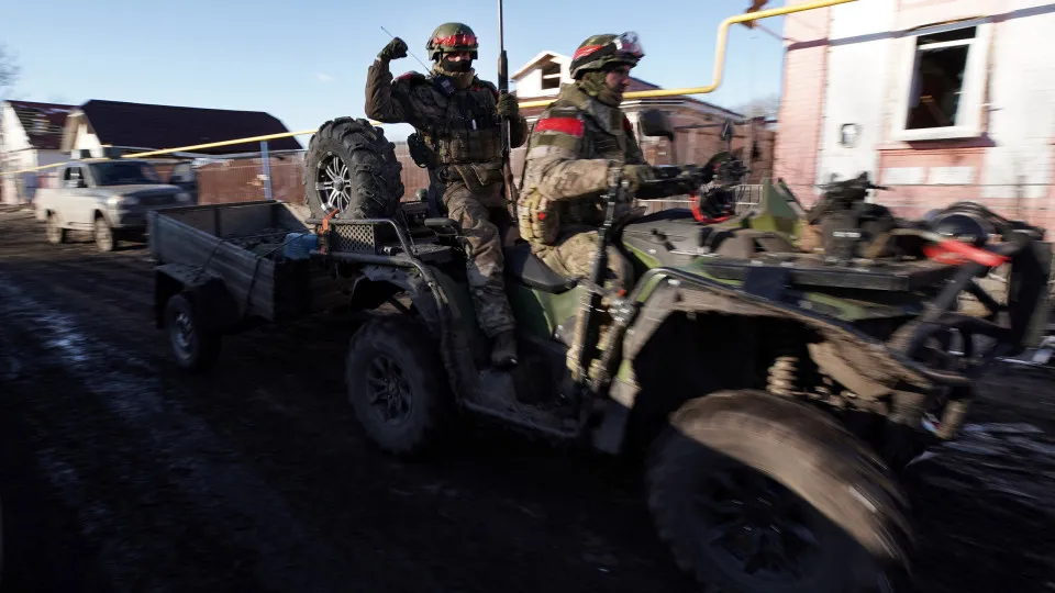 soldados russos em Kursk