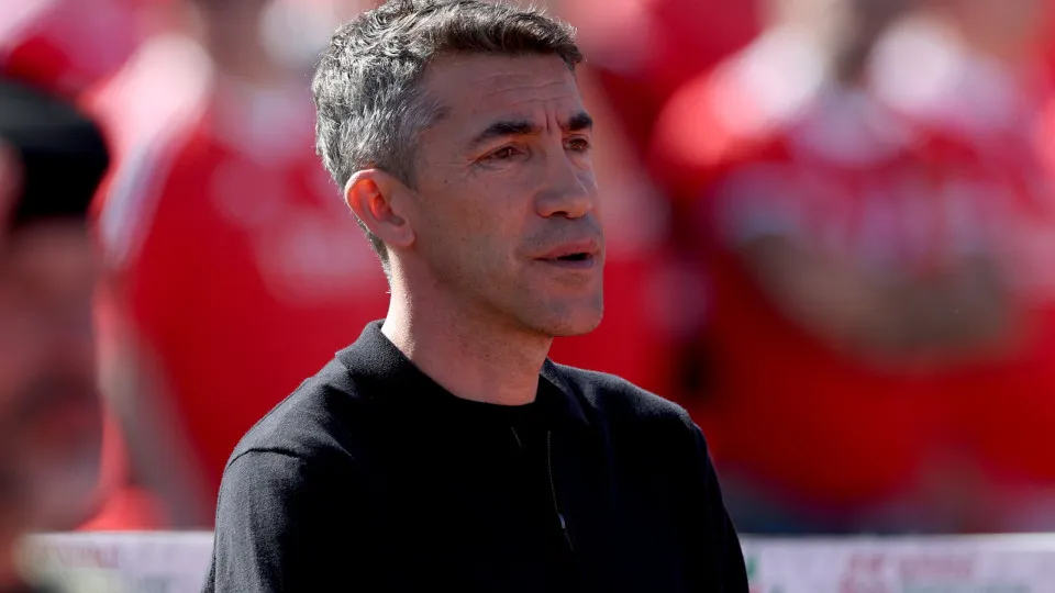 Benfica's Portuguese coach Bruno Lage looks on prior the 'Taca de Portugal' (Portugal's Cup) final football match between SL Benfica and Sporting CP at Jamor stadium in Oeiras, on May 25, 2025. (Photo by CARLOS COSTA / AFP) (Photo by CARLOS COSTA/AFP via 