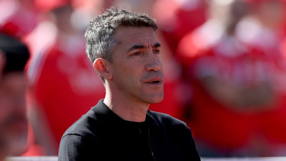 Benfica's Portuguese coach Bruno Lage looks on prior the 'Taca de Portugal' (Portugal's Cup) final football match between SL Benfica and Sporting CP at Jamor stadium in Oeiras, on May 25, 2025. (Photo by CARLOS COSTA / AFP) (Photo by CARLOS COSTA/AFP via 