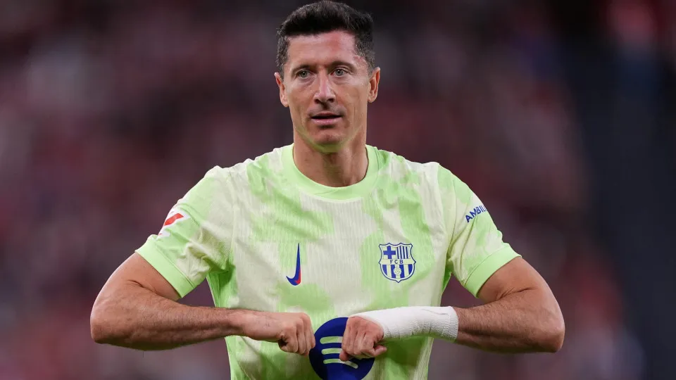 BILBAO, SPAIN - MAY 25: Robert Lewandowski of FC Barcelona celebrates scoring his team's first goal during the LaLiga match between Athletic Club and FC Barcelona at Estadio de San Mames on May 25, 2025 in Bilbao, Spain. (Photo by Juan Manuel Serrano Arce
