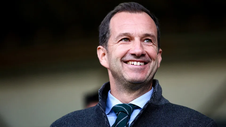 VILA DAS AVES, PORTUGAL - FEBRUARY 23: Frederico Varandas, President of Sporting Clube de Portugal, reacts prior to the Liga Betclic match between AVS and Sporting Clube de Portugal at Estadio do Clube Desportivo das Aves on February 23, 2025 in Vila das 