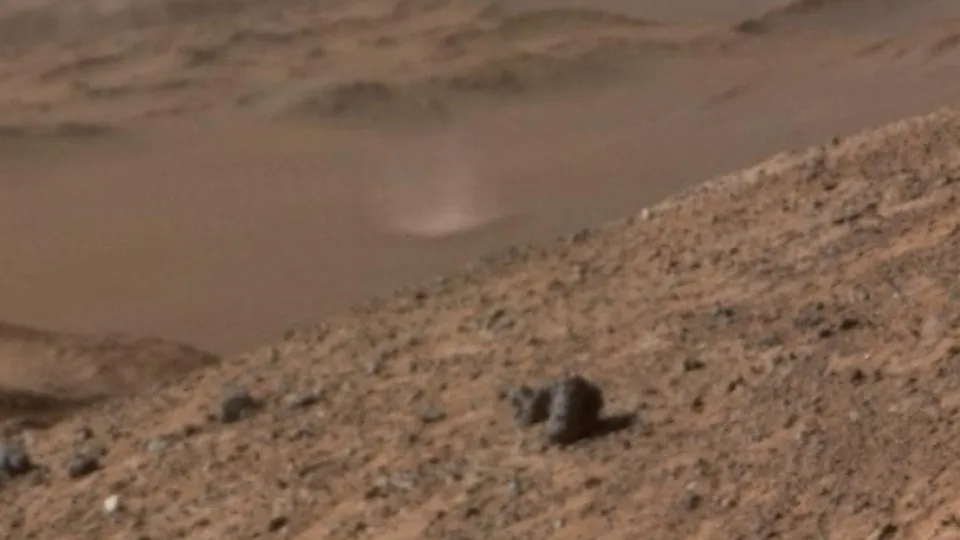 Fotografia de rover em Marte tem uma pequena 'surpresa' na paisagem