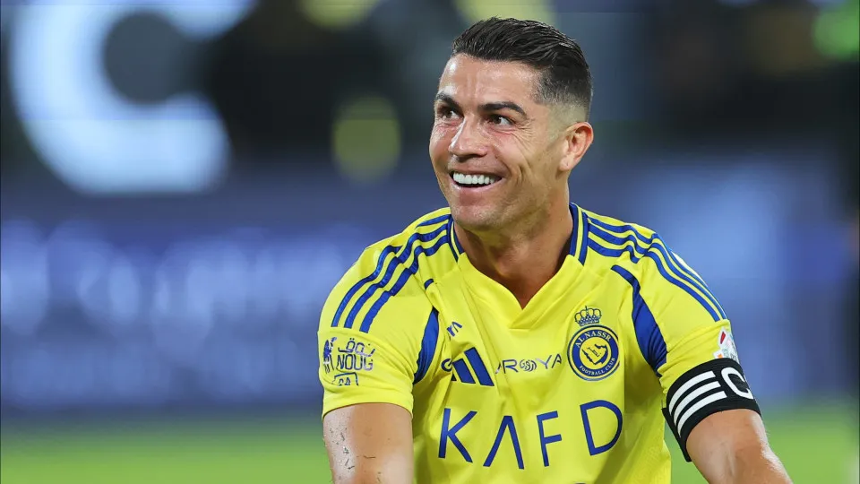 RIYADH, SAUDI ARABIA - MAY 07: Cristiano Ronaldo of Al Nassr reacts during the Saudi Pro League match between Al Nassr and Al Ittihad at Al-Awwal Park on May 07, 2025 in Riyadh, Saudi Arabia. (Photo by Abdullah Ahmed/Getty Images)