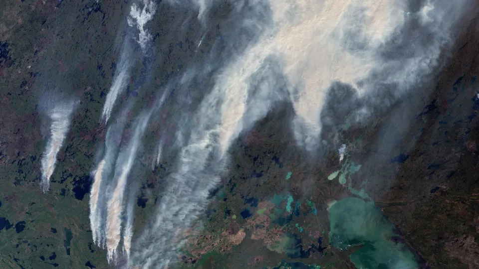 Incêndios florestais obrigam a deslocar 4.000 pessoas no Canadá