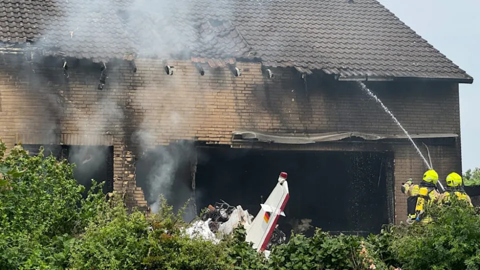 Dois mortos após avioneta despenhar-se contra casa na Alemanha