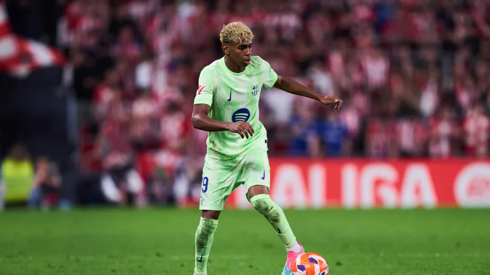 BILBAO, SPAIN - MAY 25: Lamine Yamal of FC Barcelona in action during the LaLiga match between Athletic Club and FC Barcelona at Estadio de San Mames on May 25, 2025 in Bilbao, Spain. (Photo by Juan Manuel Serrano Arce/Getty Images)