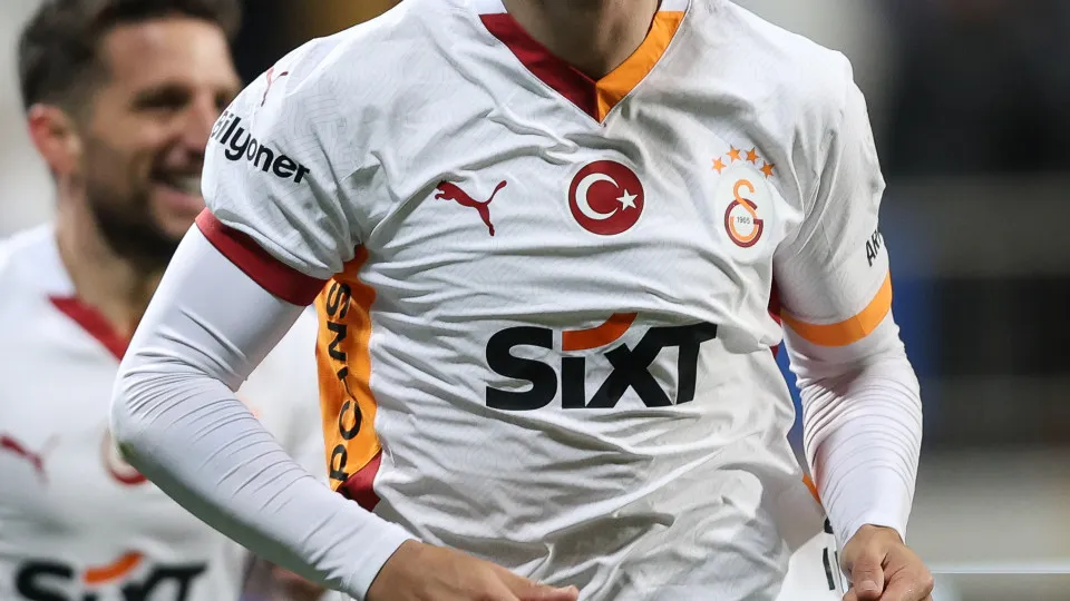ISTANBUL, TURKEY - APRIL 20: Alvaro Morata of Galatasaray celebrates after scoring his team's fourth goal during the Turkish Super League match between Eyupspor and Galatasaray on April 20, 2025 in Istanbul, Turkey. (Photo by Ahmad Mora/Getty Images)