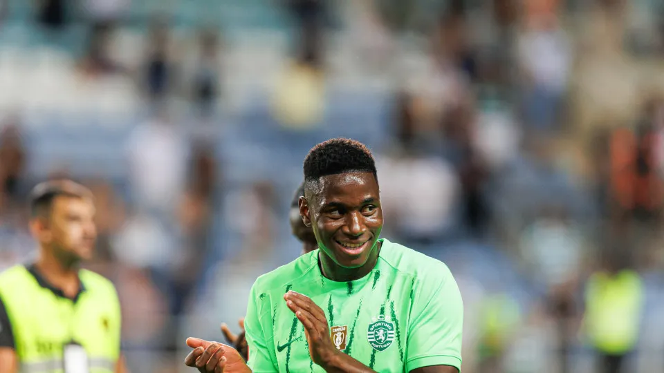 FARO, PORTUGAL - 2024/08/23: Dario Essugo (Sporting CP) seen during Liga Portugal game between teams of SC Farense and Sporting CP at Estadio Algarve. Final Score : SC Farense 0-5 Sorting CP. (Photo by Maciej Rogowski/SOPA Images/LightRocket via Getty Ima