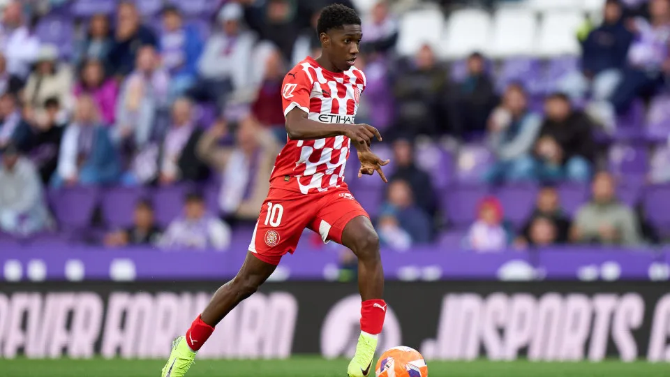 VALLADOLID, SPAIN - MAY 13: Yaser Asprilla of Girona FC controls the ball during the LaLiga match between Real Valladolid CF and Girona FC at Estadio Jose Zorrilla on May 13, 2025 in Valladolid, Spain. (Photo by Angel Martinez/Getty Images)