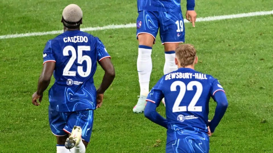 WROCLAW, POLAND - MAY 28: Moises Caicedo of Chelsea celebrates scoring his team's fourth goal with teammates Jadon Sancho and Kiernan Dewsbury-Hall during the UEFA Conference League Final 2025 between Real Betis Balompie and Chelsea FC at Stadion Wroclaw 