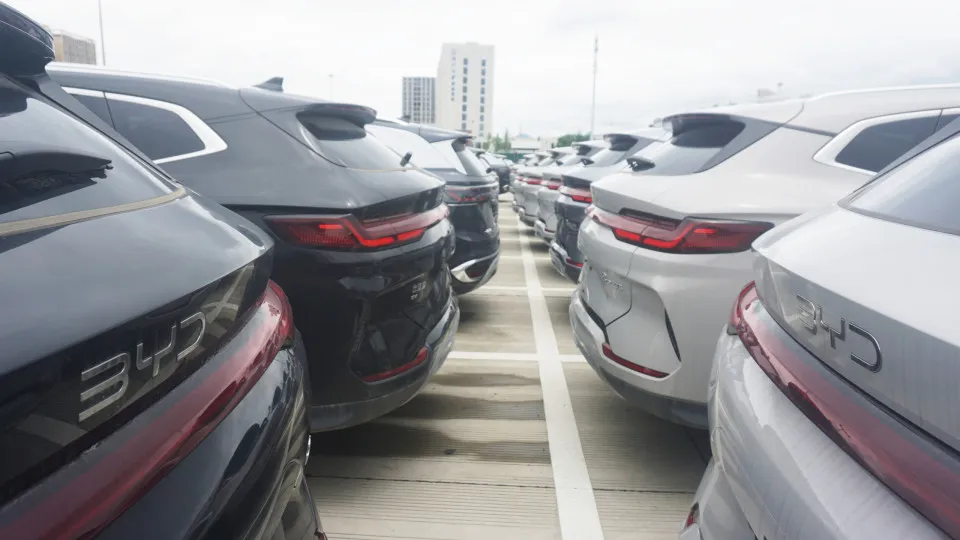 Carros da BYD para exportação.