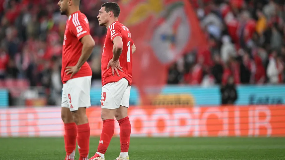 Benfica's Italian forward #19 Andrea Belotti (R) and Benfica's Brazilian forward #09 Arthur Cabral react during the Portuguese League football match between SL Benfica and FC Arouca at the Luz stadium in Lisbon, on April 13, 2025. (Photo by Patricia DE ME