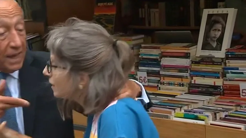 Marcelo e ativista na Feira do Livro