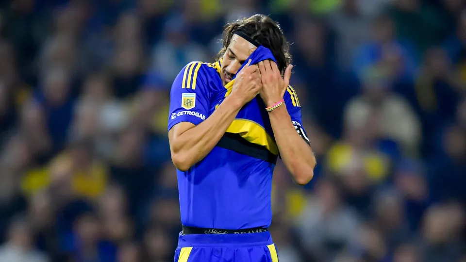 BUENOS AIRES, ARGENTINA - APRIL 19: Edinson Cavani of Boca Juniors reacts during a Torneo Apertura Betano 2025 Group A match between Boca Juniors and Estudiantes at Estadio Alberto J. Armando on April 19, 2025 in Buenos Aires, Argentina. (Photo by Marcelo