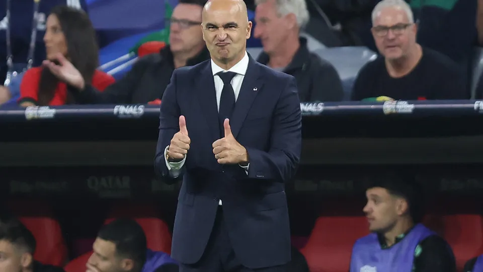 MUNICH, GERMANY - JUNE 4: Roberto Martinez manager of Portugal gives the thumbs up to his players during the UEFA Nations League 2025 semi-final match between Germany and Portugal at Munich Football Arena on June 4, 2025 in Munich, Germany. (Photo by Crys