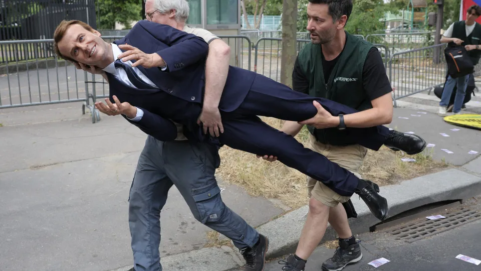 Estátua, Emmanuel Macron, 