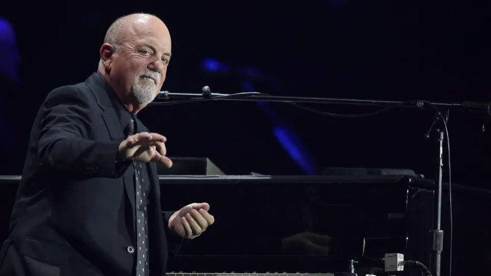 MELBOURNE, AUSTRALIA - DECEMBER 10TH 2022:Billy Joel performs on stage at the MCG on 10th December 2022 in Melbourne, Australia. (Photo by Martin Philbey) ***Billy Joel