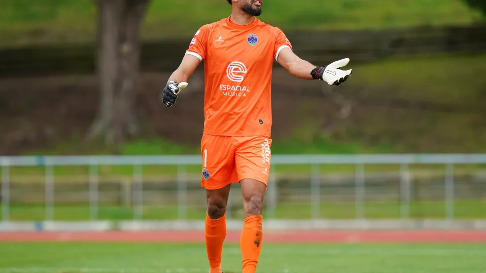 MAFRA, PORTUGAL - FEBRUARY 9:  Vozinha of GD Chaves during the Liga Portugal 2 Meu Super match between CD Mafra and GD Chaves at Estadio do Parque Desportivo Municipal de Mafra on February 9, 2025 in Mafra, Portugal.  (Photo by Gualter Fatia/Getty Images)