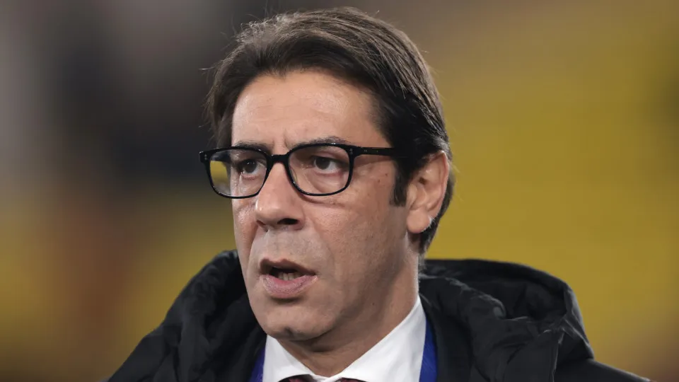 Benfica reage ao descarrilamento do elevador da  Glória em Lisboa
