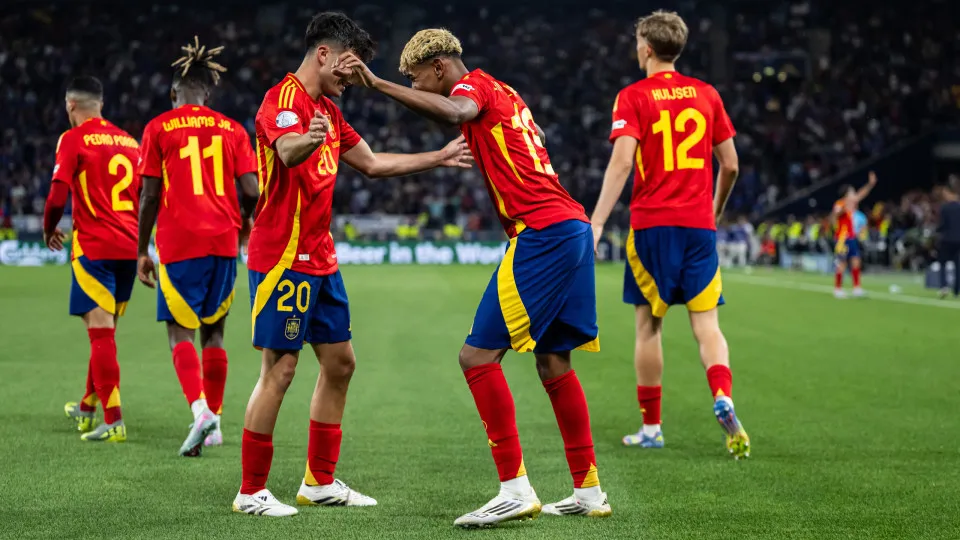 STUTTGART, GERMANY - JUNE 05: Lamine Yamal (R) celebrates after scoring his team's third goal  with Pedri (L during the UEFA Nations League 2025 semifinal match between Spain and France at Stuttgart Arena on June 05, 2025 in Stuttgart, Germany. (Photo by 