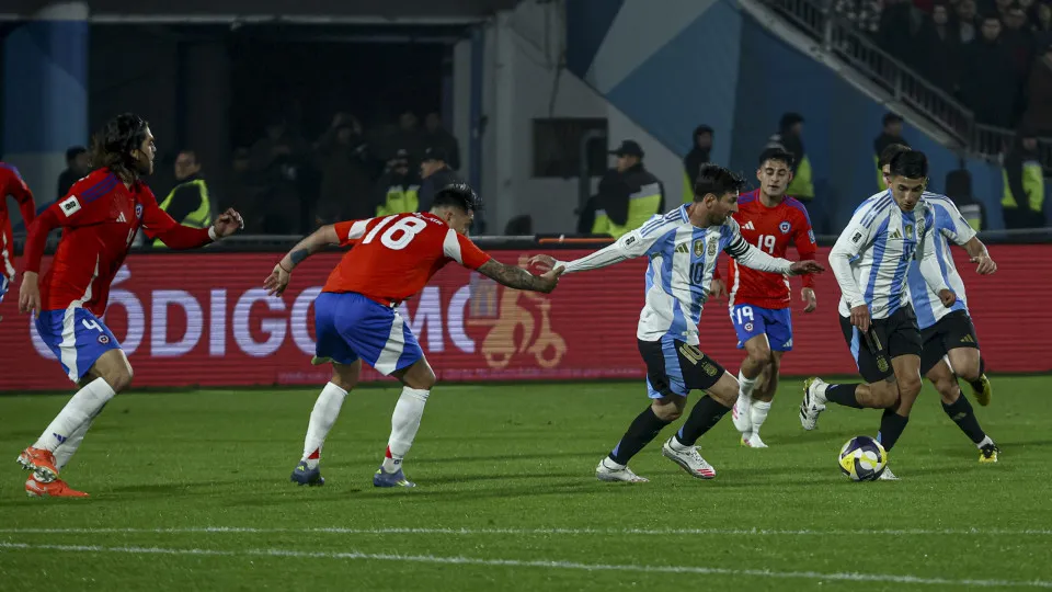 SANTIAGO, CHILE - JUNE 5: Chilean soccer player Rodrigo Echeverria grabs Argentine soccer player Lionel Messi during the 2026 FIFA World Cup South American Qualifiers match between Chile and Argentina at the Julio Martínez Prádanos National Stadium in San