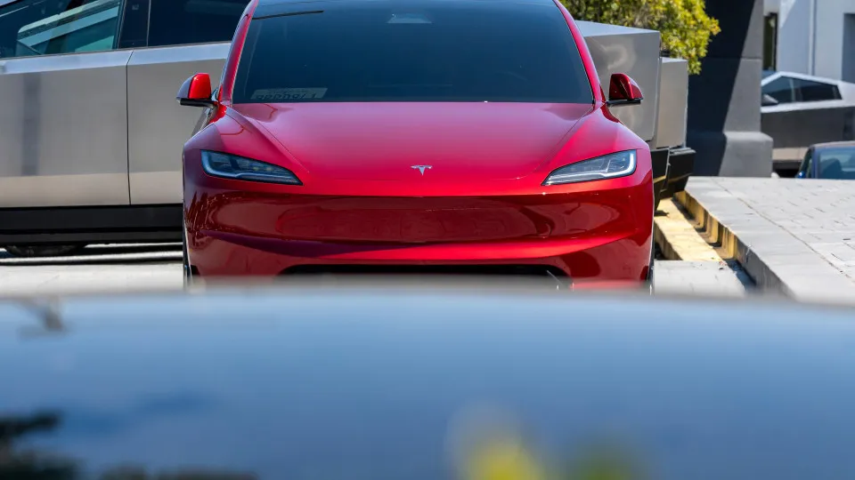 Tesla Model 3.