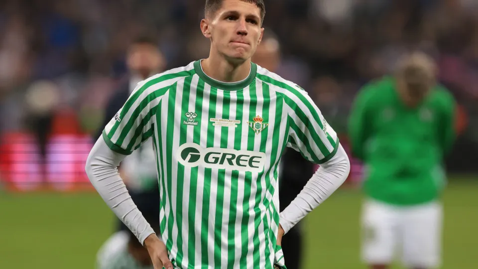 WROCLAW, POLAND - MAY 28: A dejected Sergi Altimira of Real Betis reacts following the final whistle of the UEFA Conference League Final 2025 between Real Betis Balompie and Chelsea FC at Stadio Wroclaw on May 28, 2025 in Wroclaw, Poland. (Photo by Jonath
