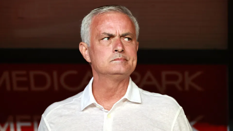 MERSIN, TURKIYE - MAY 26: Head coach Jose Mourinho of Fenerbahce attends the pre-match ceremony ahead of the Turkish Super Lig Week 37 match between Atakas Hatayspor and Fenerbahce at Mersin Stadium in Mersin, Turkiye, on May 26, 2025. (Photo by Serkan Av