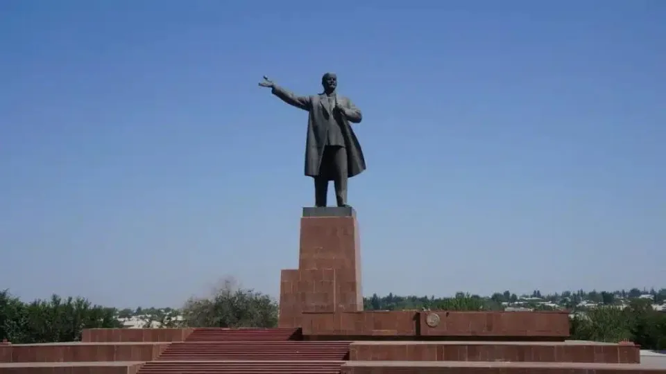 Estátua de Lenine retirada no Quirguistão