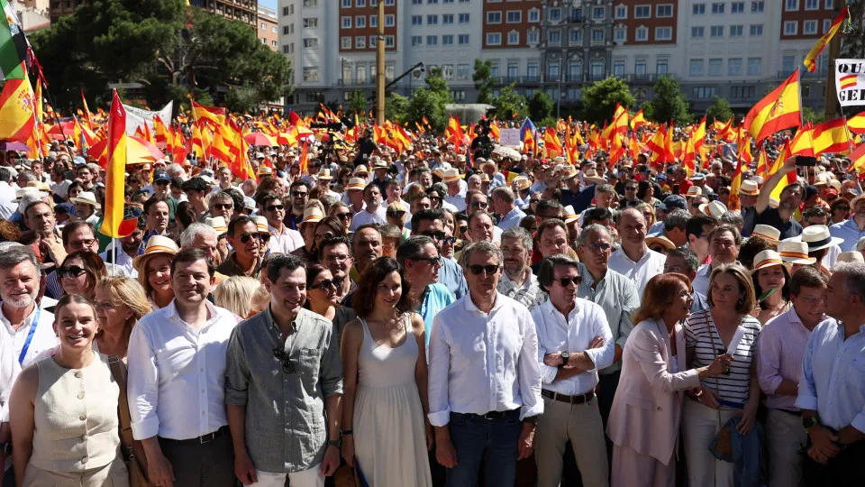 Centenas de milhares manifestam-se em Madrid