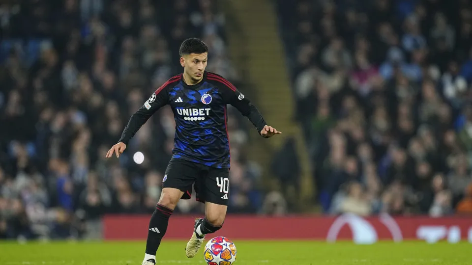 MANCHESTER, ENGLAND - MARCH 6: Roony Bardghji of FC Kobenhavn controls the ball during the UEFA Champions League 2023/24 round of 16 second leg match between Manchester City and F.C. Copenhagen at Etihad Stadium on March 6, 2024 in Manchester, United King
