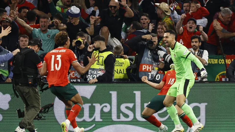 MUNCHEN - (L-R) Renato Veiga of Portugal, Ruben Neves of Portugal, Portugal goalkeeper Diogo Costa celebrate victory during the UEFA Nations League final Portugal v. Spain at the Munich Football Arena on June 8, 2025 in Munich, Germany. ANP | Hollandse Ho