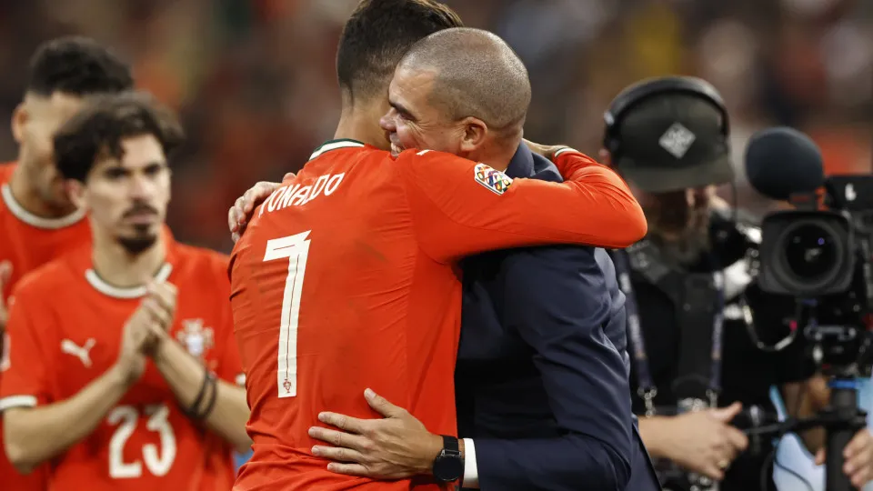 MUNCHEN - (L-R) Cristiano Ronaldo of Portugal, Pepe during the UEFA Nations League final Portugal v. Spain at the Munich Football Arena on June 8, 2025 in Munich, Germany. ANP | Hollandse Hoogte | MAURICE VAN STEEN (Photo by ANP via Getty Images)