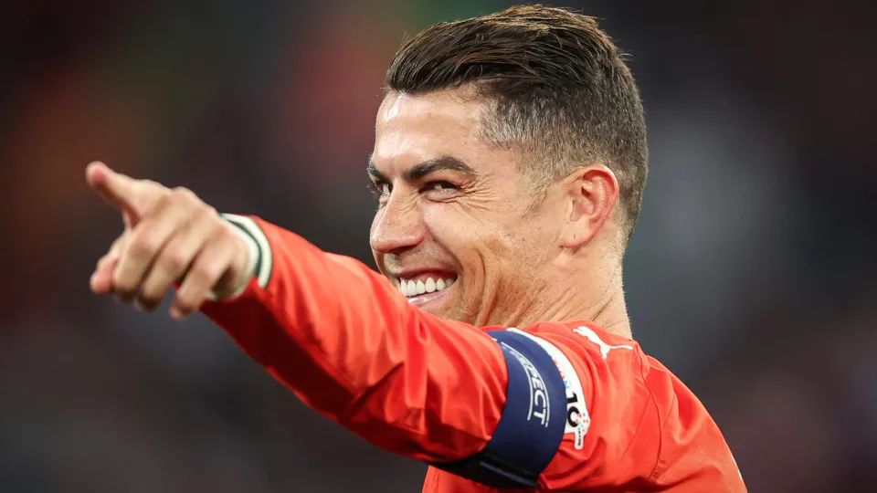 MUNICH, GERMANY - JUNE 08: Cristiano Ronaldo of Portugal celebrate with the fans after their sides victory the UEFA Nations League 2025 final match between Portugal and Spain at Munich Football Arena on June 08, 2025 in Munich, Germany. (Photo by Stefan M