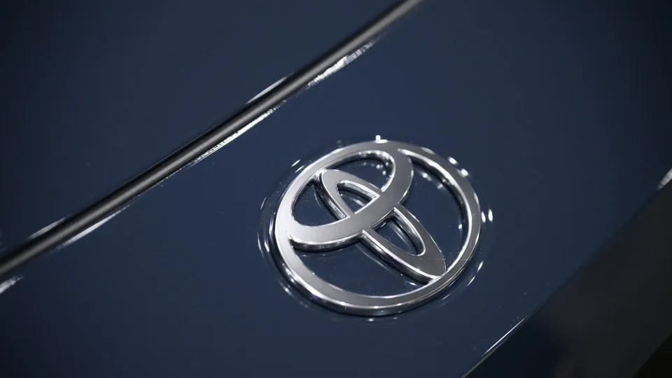 Logótipo da Toyota no RAV4.