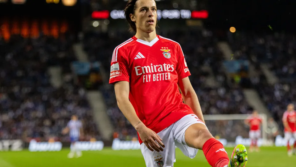 PORTO, PORTUGAL - 2025/04/06: Álvaro Carreras of SL Benfica is seen in action during the Liga Portugal Betclic match between FC Porto and SL Benfica at Estadio Do Dragao. Final score; FC Porto 1:4 SL Benfica. (Photo by Diogo Baptista/SOPA Images/LightRock