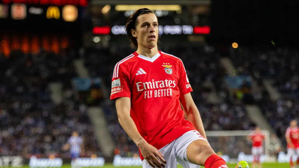 PORTO, PORTUGAL - 2025/04/06: Álvaro Carreras of SL Benfica is seen in action during the Liga Portugal Betclic match between FC Porto and SL Benfica at Estadio Do Dragao. Final score; FC Porto 1:4 SL Benfica. (Photo by Diogo Baptista/SOPA Images/LightRock