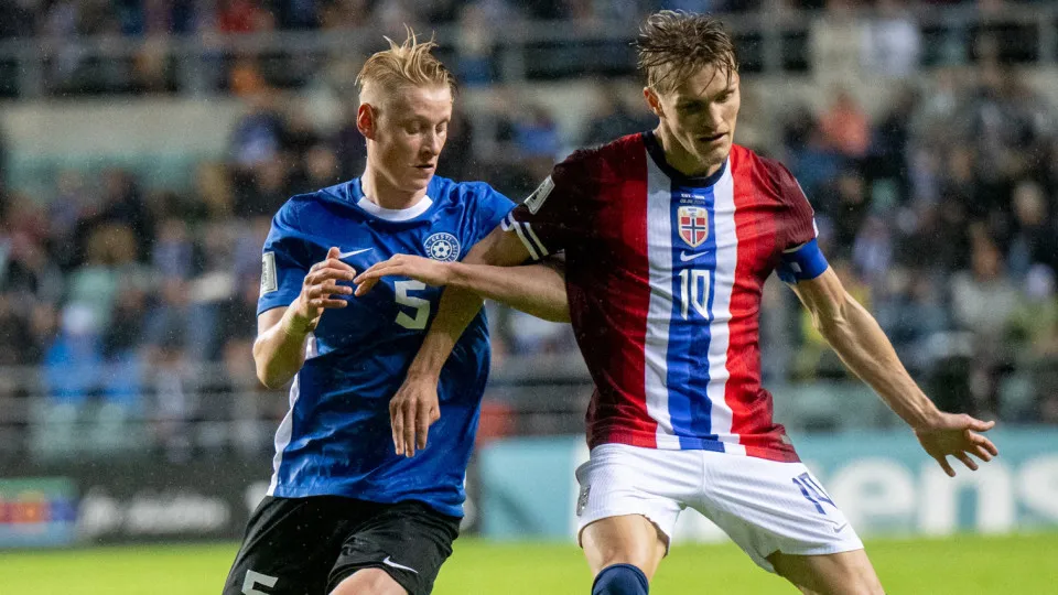 Estonia's midfielder #05 Rocco Robert Shein (L) and Norway's midfielder #10 Martin Odegaard vie for the ball during the FIFA World Cup 26 UEFA Qualifying football match between Estonia and Norway in Tallinn on June 9, 2025. (Photo by RAIGO PAJULA / AFP) (