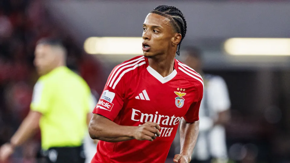 LISBON, PORTUGAL - MARCH 8: Leandro Santos of SL Benfica runs in the field during the Liga Portugal Betclic match between Sport Lisboa e Benfica and CD Nacional at Estádio da Luz on March 8, 2025 in Lisbon, Portugal. (Photo by Maciej Rogowski/Eurasia Spor