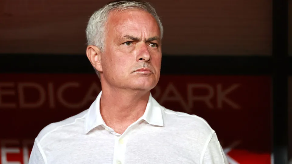 MERSIN, TURKIYE - MAY 26: Head coach Jose Mourinho of Fenerbahce attends the pre-match ceremony ahead of the Turkish Super Lig Week 37 match between Atakas Hatayspor and Fenerbahce at Mersin Stadium in Mersin, Turkiye, on May 26, 2025. (Photo by Serkan Av