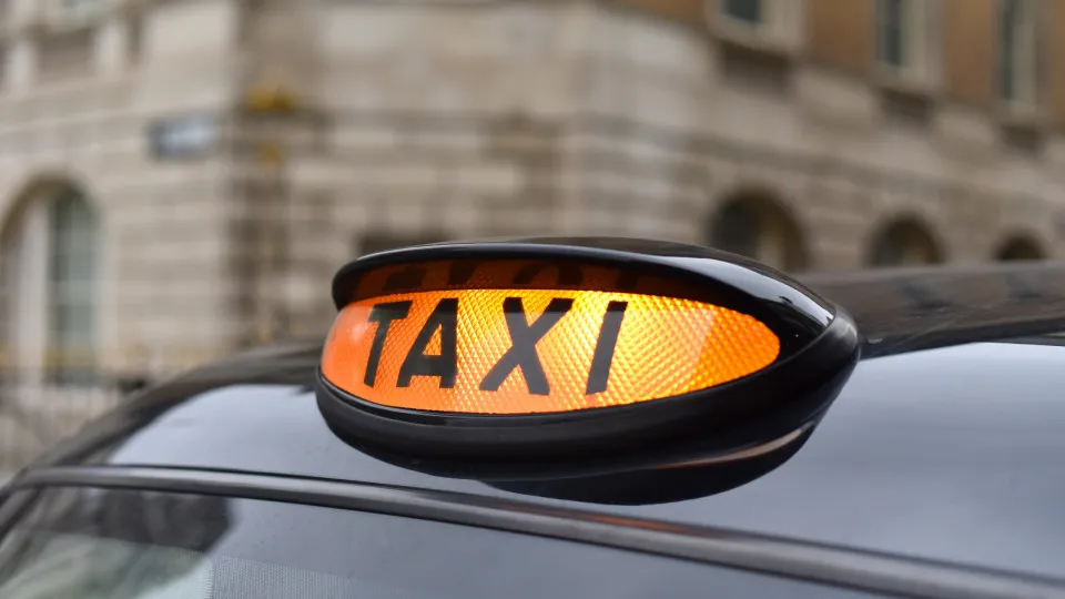 Emblema de táxi em Londres.