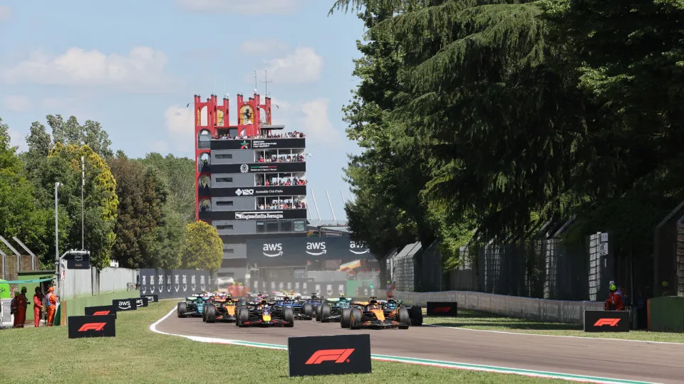 Arranque da corrida do GP da Emília Romanha de F1 em 2025, em Imola.
