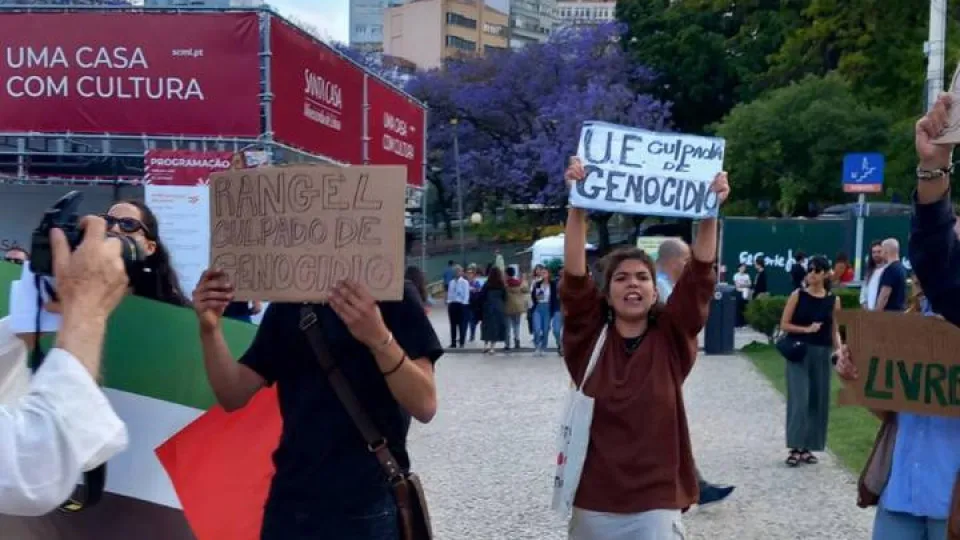 Ativistas pró-Palestina na Feira do Livro