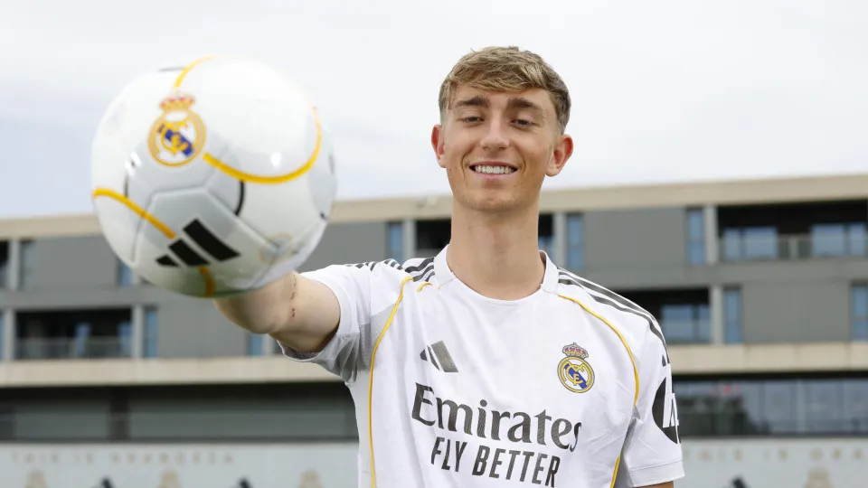 MADRID, SPAIN - JUNE 10: Dean Huijsen, new player of Real Madrid posing in his presentation at Valdebebas training ground on June 10, 2025 in Madrid, Spain. (Photo by Antonio Villalba/Real Madrid via Getty Images)