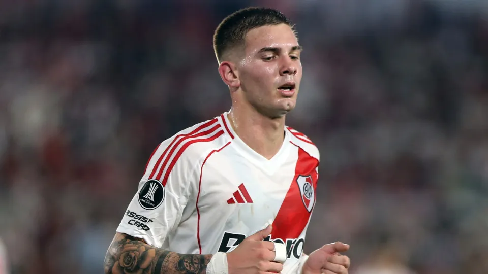 BUENOS AIRES, ARGENTINA - MAY 15: Franco Mastantuono of River Plate  runs the field during a Copa CONMEBOL Libertadores 2025 match between River Plate and Independiente Del Valle at Estadio Mas Monumental Antonio Vespucio Liberti on May 15, 2025 in Buenos