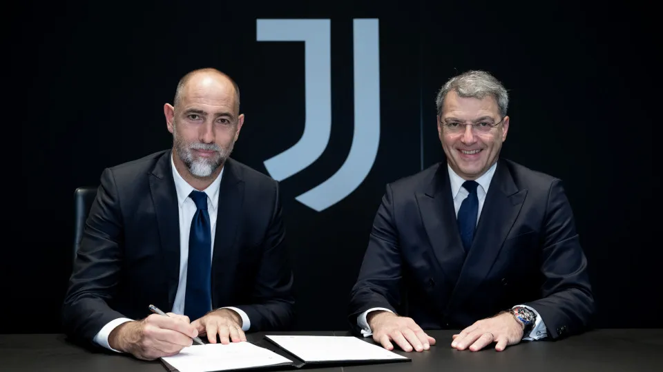 TURIN, ITALY - JUNE 13: Juventus head coach Igor Tudor signing a contract extension with Dean Comolli at Juventus headquarters  on June 13, 2025 in Turin, Italy. (Photo by Daniele Badolato - Juventus FC/Juventus FC via Getty Images)
