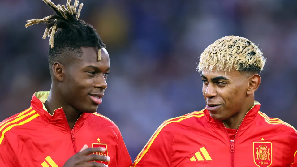 STUTTGART,  - JUNE 05: Nico Williams of Spain and Lamine Yamal of Spain  looks on prior the UEFA Nations League 2025 semifinal match between Spain and  at Stuttgart Arena on June 05, 2025 in Stuttgart, . (Photo by Stefan Matzke - sampi