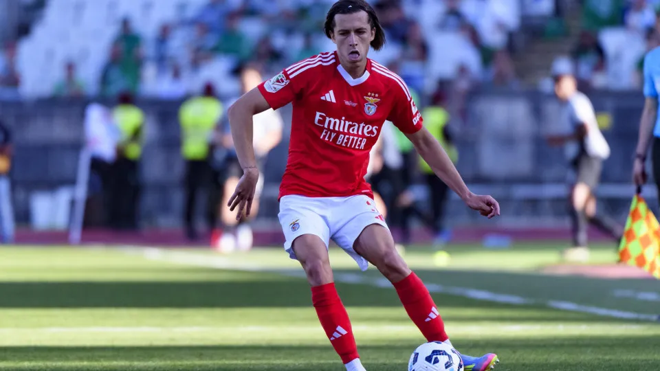 LISBON, PORTUGAL - MAY 25: Álvaro Carreras of SL Benfica looks to pass the ball during the Portuguese Cup final match between SL Benfica and Sporting CP at Estadio Nacional do Jamor on May 25, 2025 in Lisbon, Portugal. (Photo by Miguel Lemos/Eurasia Sport