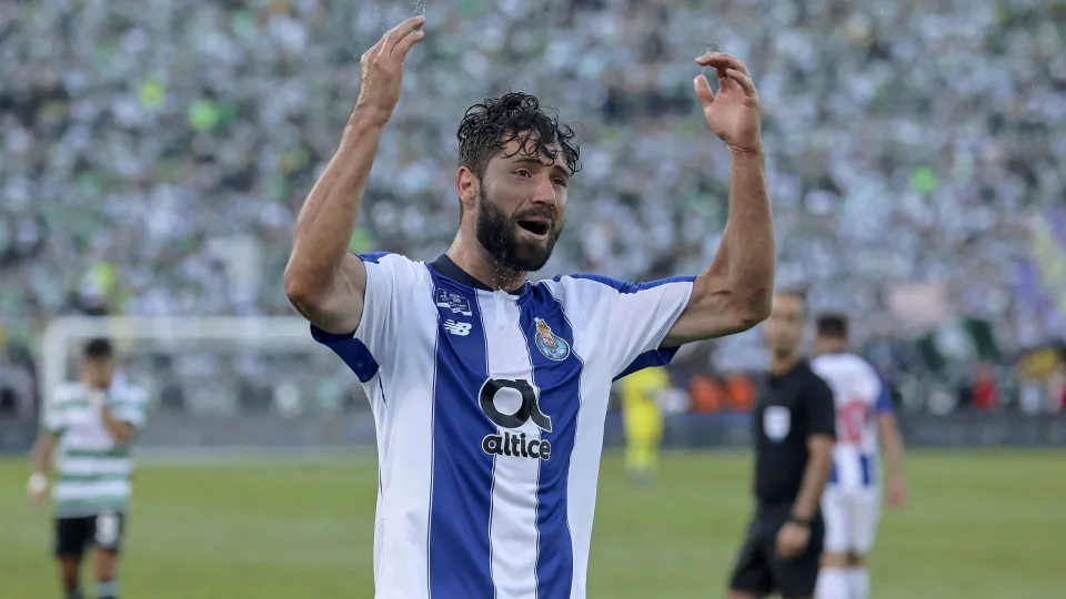OEIRAS, PORTUGAL - 2019/05/25: Felipe (Felipe Augusto de Almeida Monteiro) of FC Porto celebrates with teammates during the Cup of Portugal Placard 2018/2019, Final - football match between Sporting CP vs FC Porto.
(Final score: Sporting CP 2(5) - 2(4) F